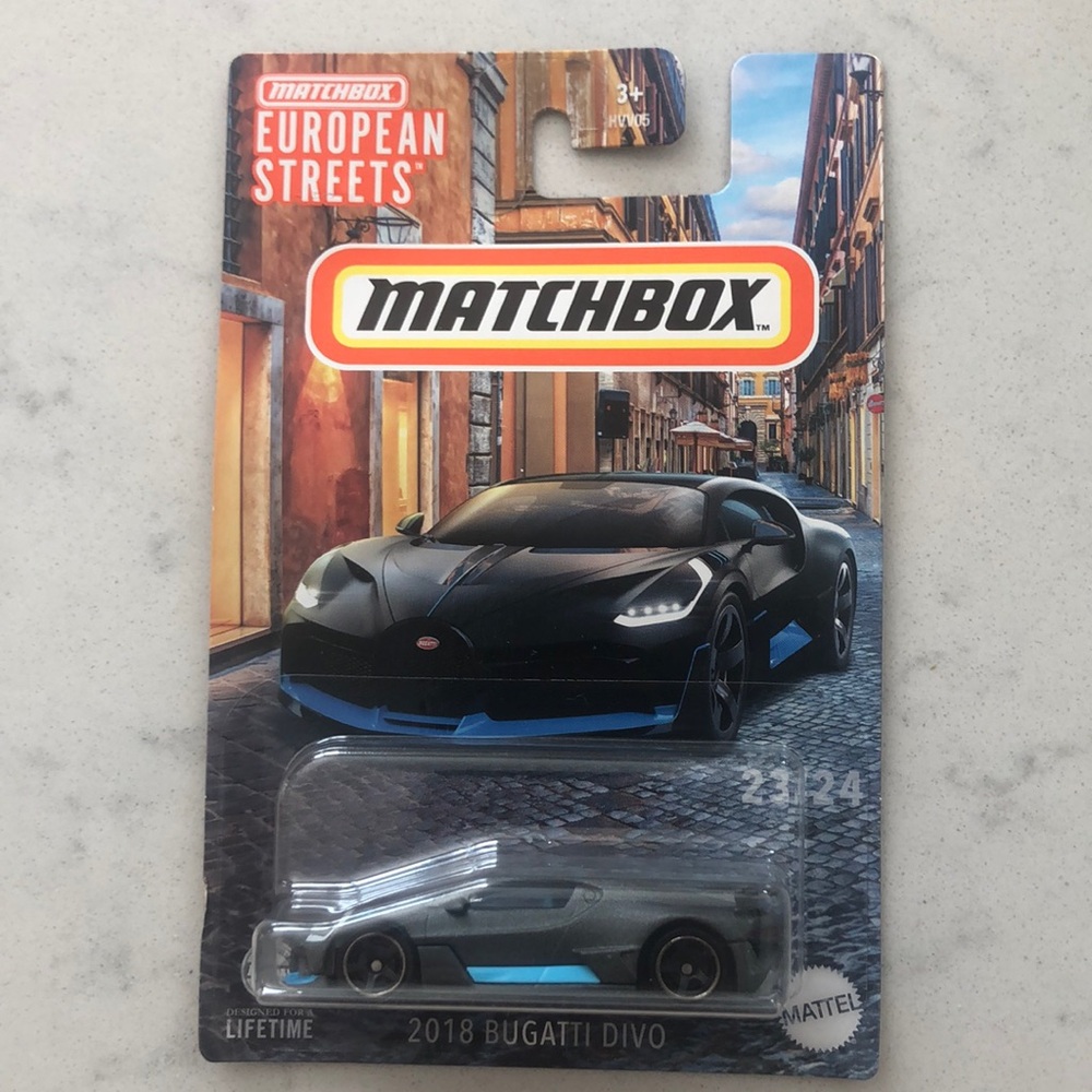 Matchbox 2018 Bugatti Divo Toy Car - Black and Blue